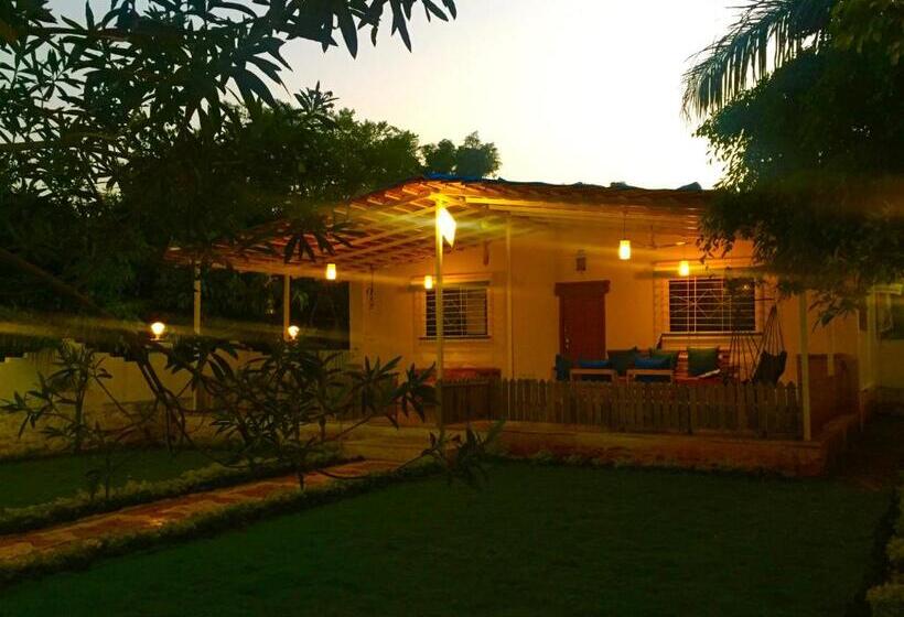 בונגלו משפחתי, West Valley Farm Villa