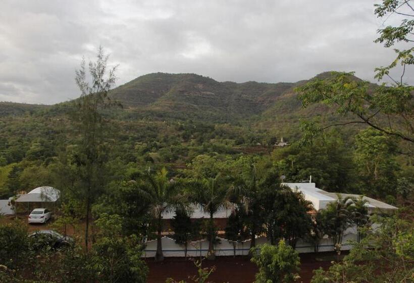 בונגלו משפחתי, West Valley Farm Villa