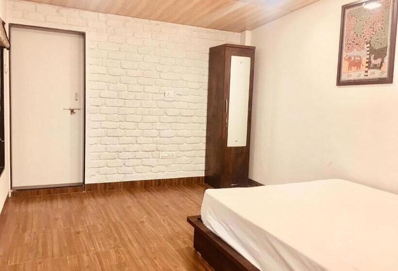 בונגלו משפחתי, West Valley Farm Villa