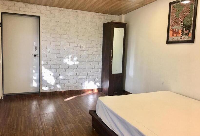 בונגלו משפחתי, West Valley Farm Villa