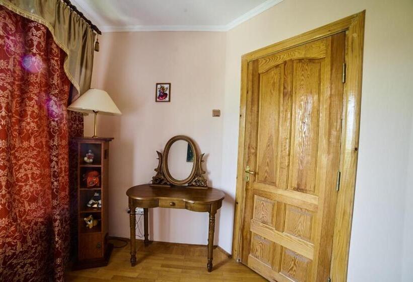 سوییت, Cottage Kazka Lisu