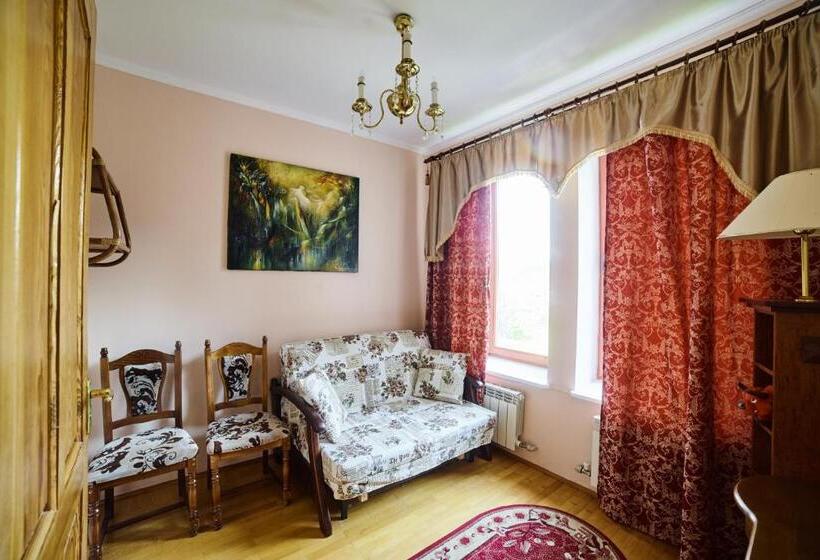 سوییت, Cottage Kazka Lisu