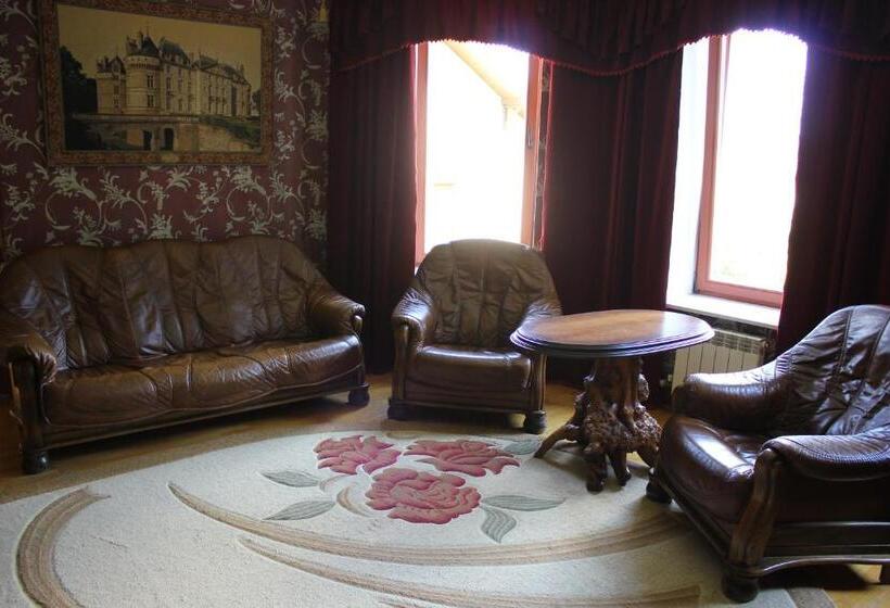 سوییت, Cottage Kazka Lisu