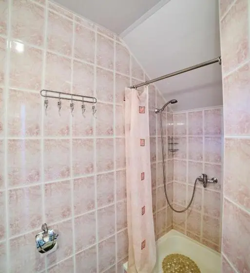 اتاق استاندارد سه نفره, Cottage Kazka Lisu