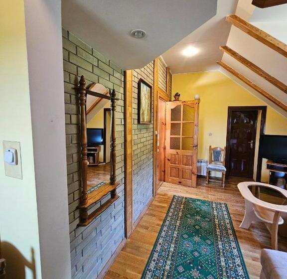 اتاق استاندارد سه نفره, Cottage Kazka Lisu