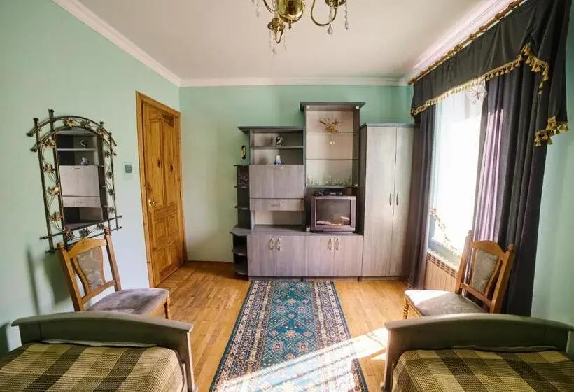 اتاق اکونومی, Cottage Kazka Lisu