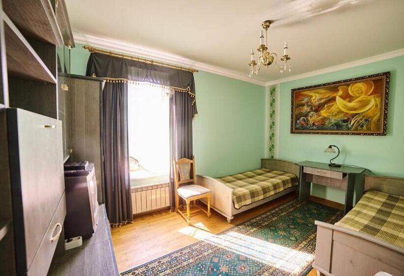 اتاق اکونومی, Cottage Kazka Lisu