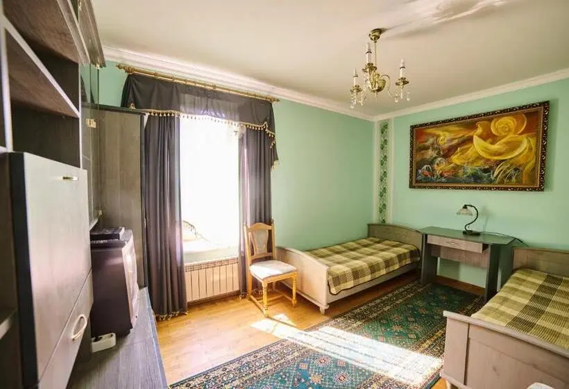 اتاق اکونومی, Cottage Kazka Lisu