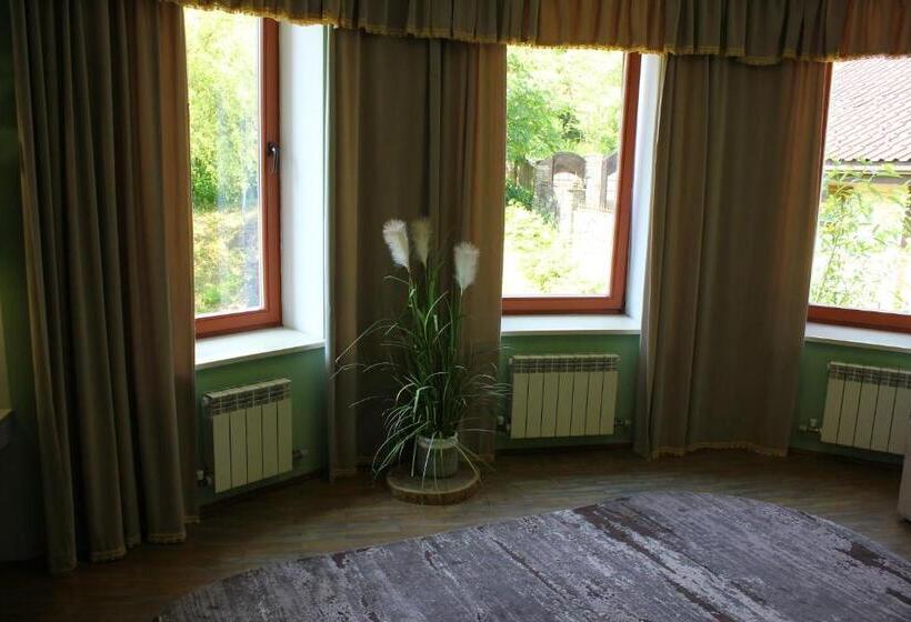 سوییت خانوادگی, Cottage Kazka Lisu