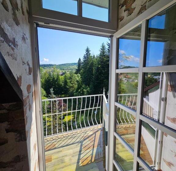 اتاق استاندارد سه تخته با بالکن, Cottage Kazka Lisu