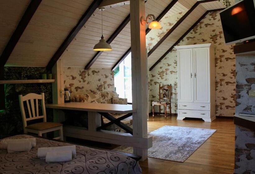 اتاق استاندارد سه تخته با بالکن, Cottage Kazka Lisu