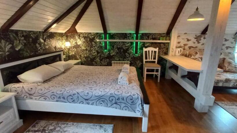 اتاق استاندارد سه تخته با بالکن, Cottage Kazka Lisu