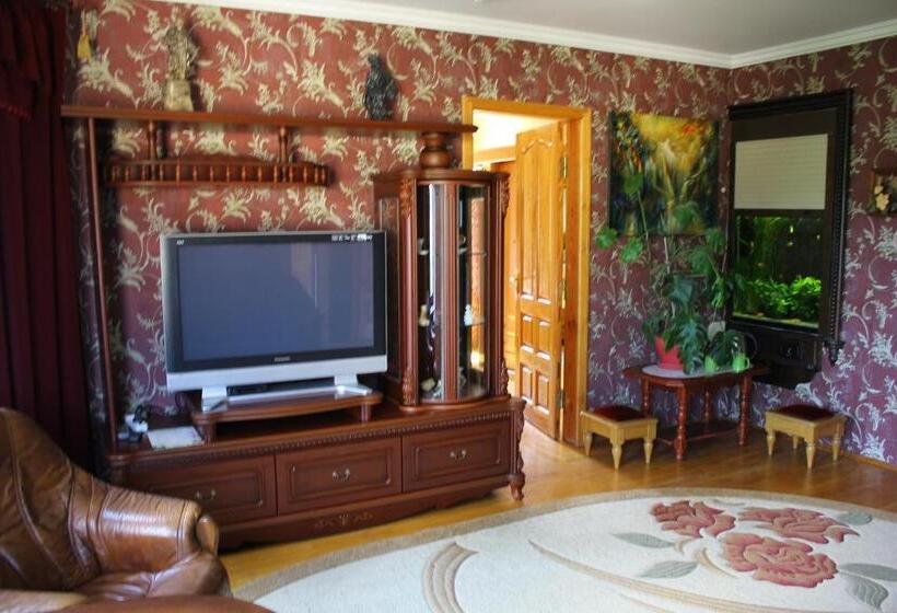 سوییت, Cottage Kazka Lisu