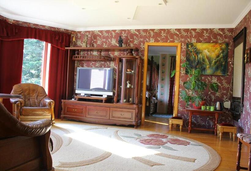 سوییت, Cottage Kazka Lisu