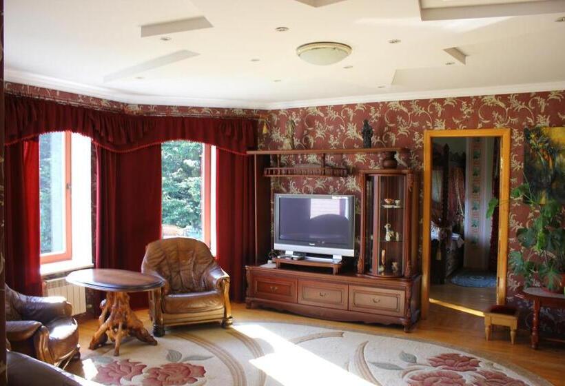 سوییت, Cottage Kazka Lisu