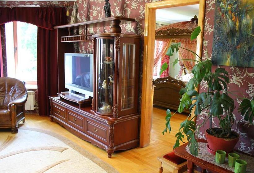 سوییت, Cottage Kazka Lisu