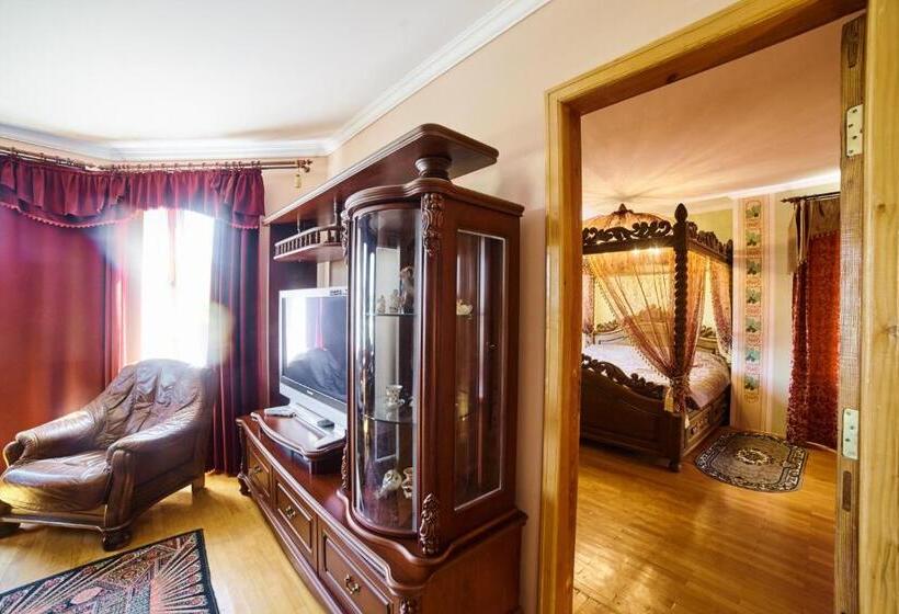 سوییت, Cottage Kazka Lisu