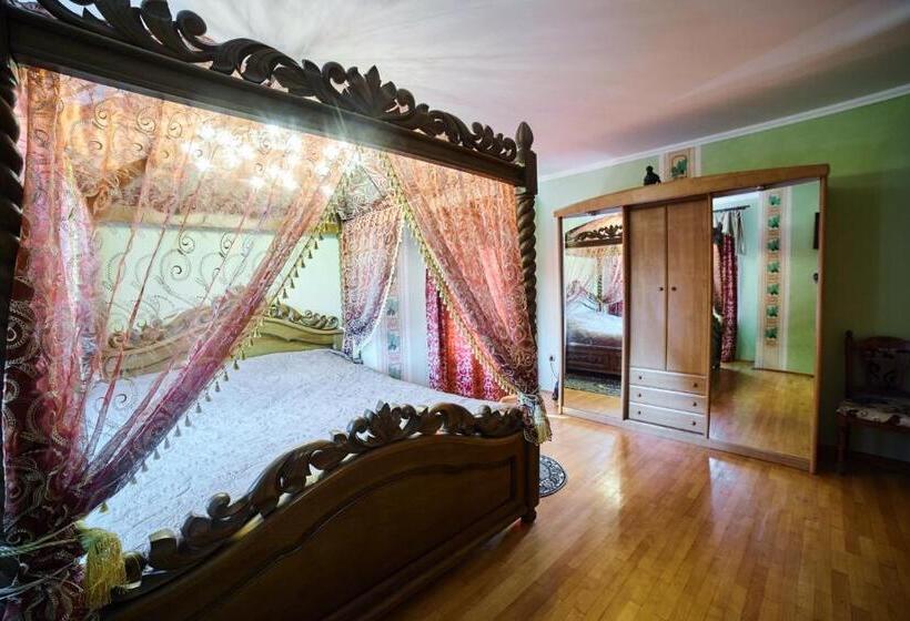 سوییت, Cottage Kazka Lisu