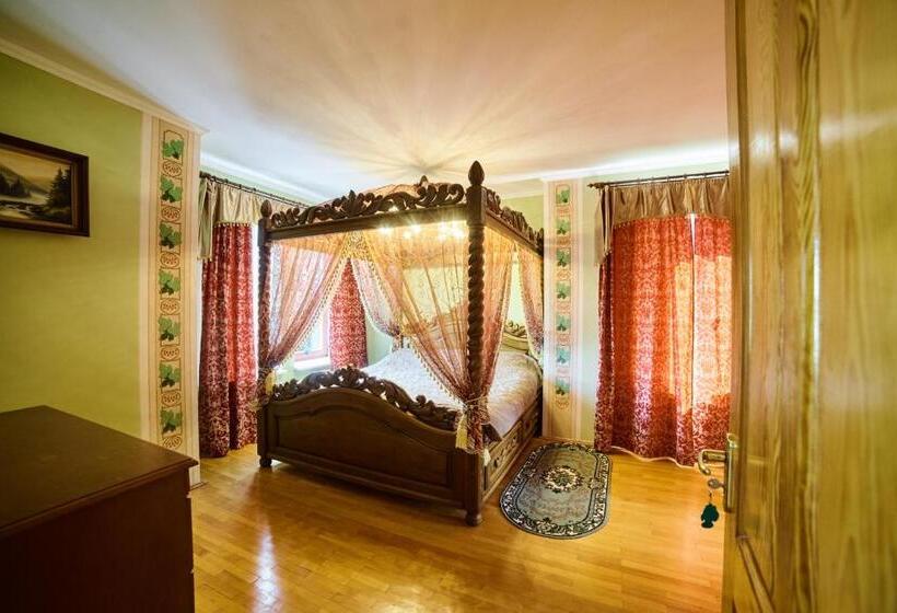 سوییت, Cottage Kazka Lisu