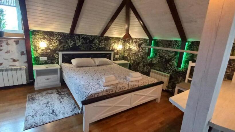 اتاق استاندارد سه تخته با بالکن, Cottage Kazka Lisu