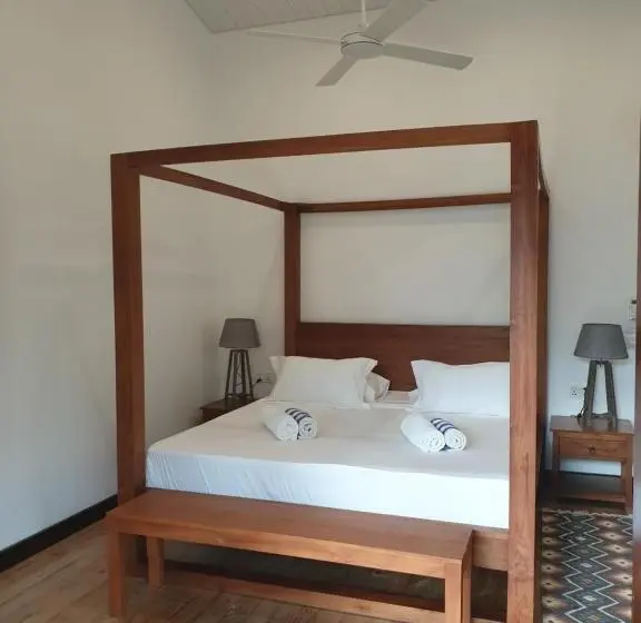 کلبه ییلاقی, Shanti Ghar Guest House