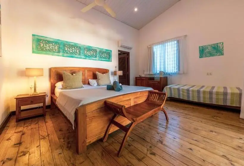کلبه ییلاقی, Shanti Ghar Guest House