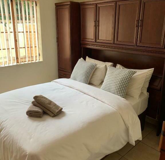 Family Room, Villa De La Rosa Klerksdorp