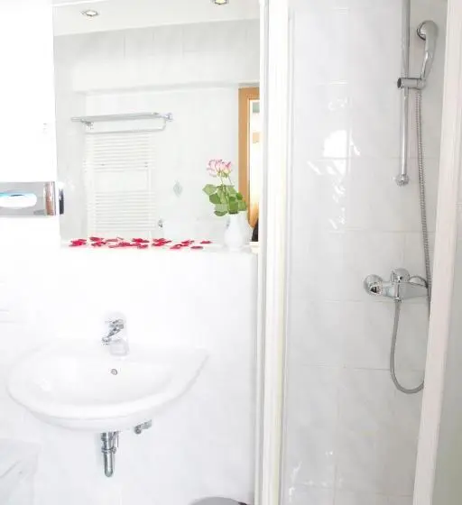 سوییت, Guesthouse Avsenik