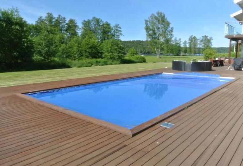 غرفة قياسية فردية, Room By Water