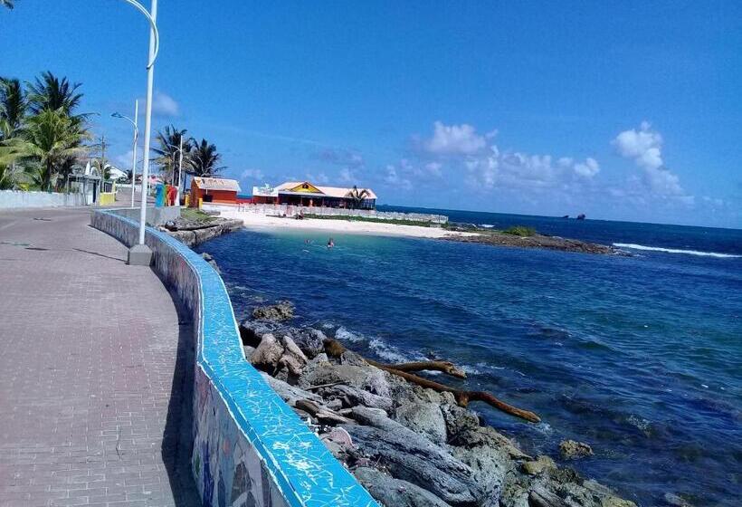 اتاق استاندارد سه نفره, Victoria S Gennie Bay Village Hostal