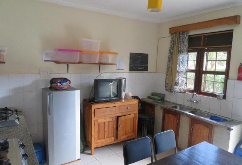 اتاق استاندارد چهار تخته, Bikeventures House Uganda