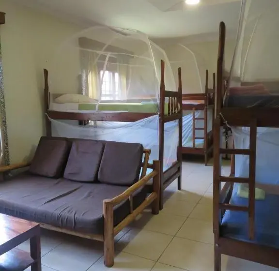 اتاق خانوادگی, Bikeventures House Uganda