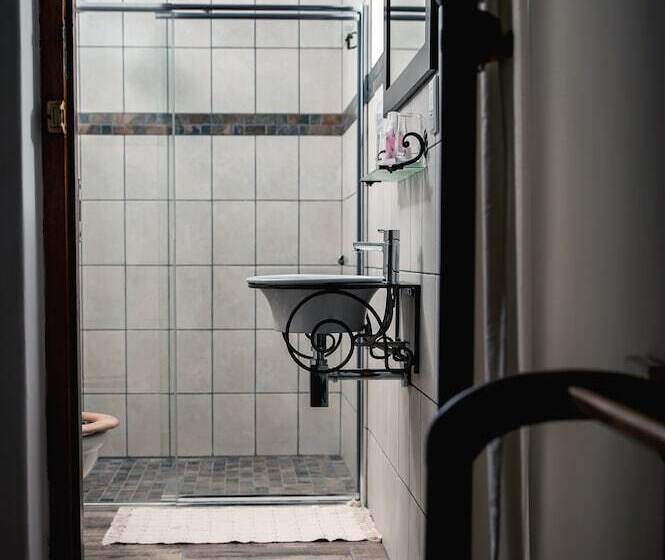 غرفة قياسية, Petal S Place