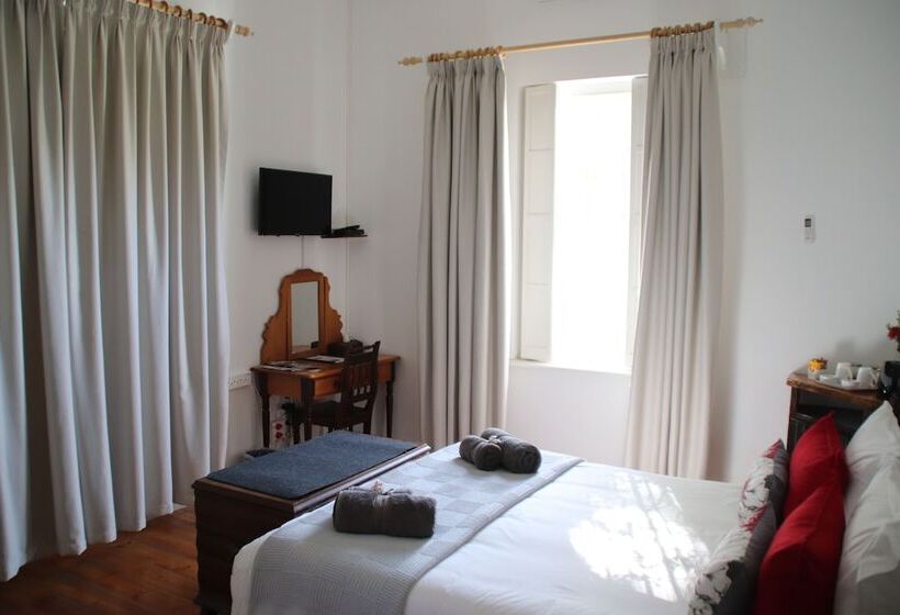 غرفة قياسية, Petal S Place