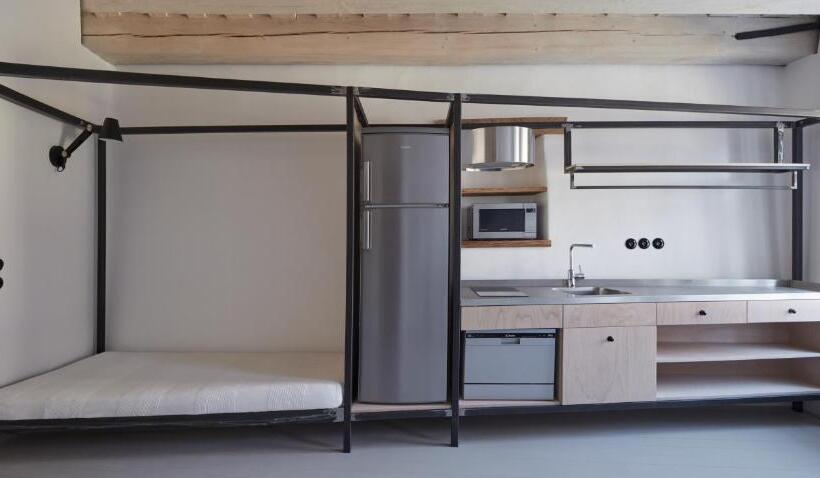 Standard Trippelrum, Stajnhaus