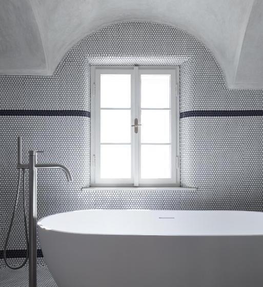 Standard Trippelrum, Stajnhaus