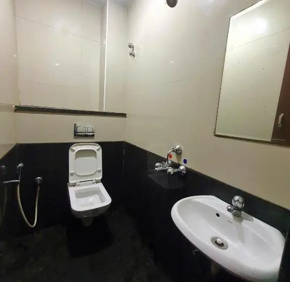 اتاق اکونومی, Bhimas Inn  Puratchi Thalaivar Dr M G Ramachandran Central Railway Station Chennai
