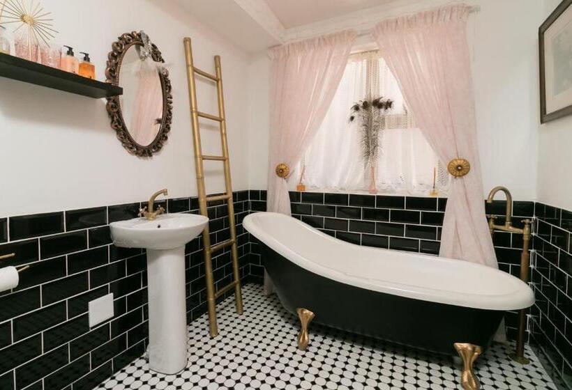 חדר סטנדרט, Betty S Boutique