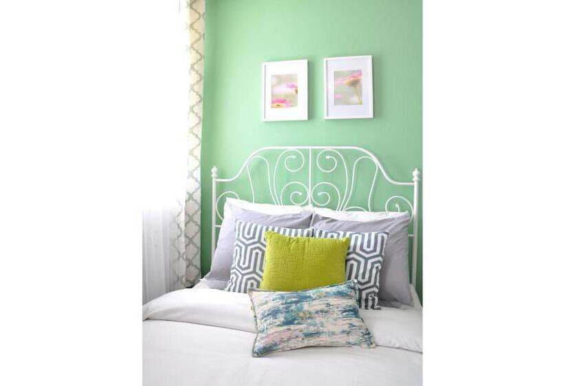 اتاق استاندارد, Dream Catcher Travel House