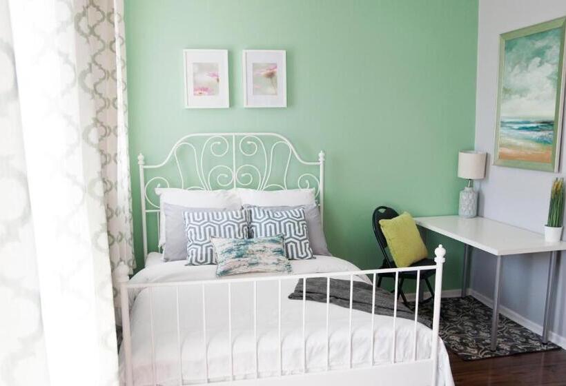 اتاق استاندارد, Dream Catcher Travel House