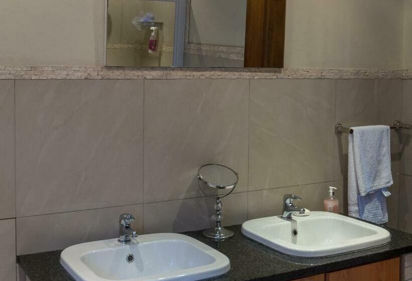 Номер Стандарт, Ekhaya Guest House