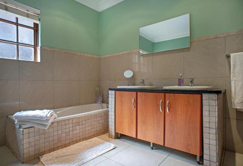 Семейный Номер, Ekhaya Guest House