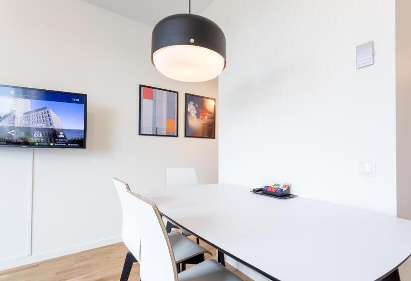 استودیوی سوپریور, Apartdirect Alvsjo