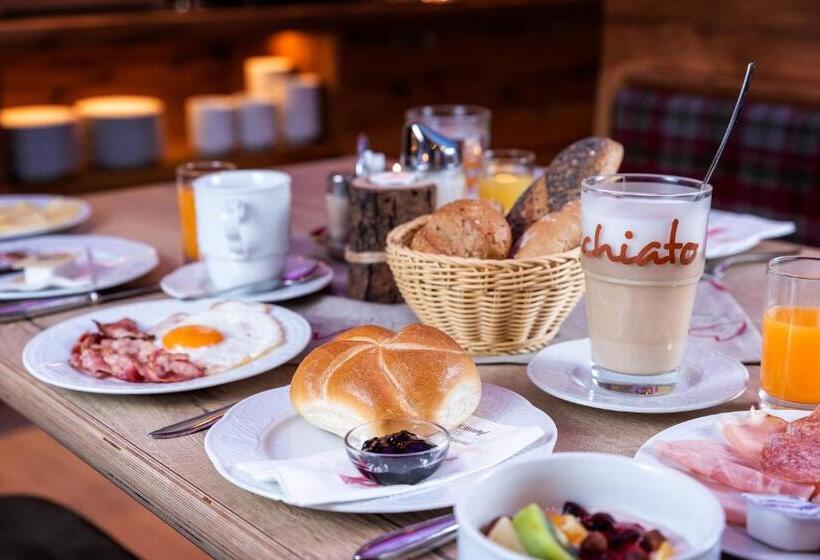 غرفة قياسية ثلاثية مزودة بشرفة, Garni Siegmundshof   Inclusive Joker Card Im Sommer