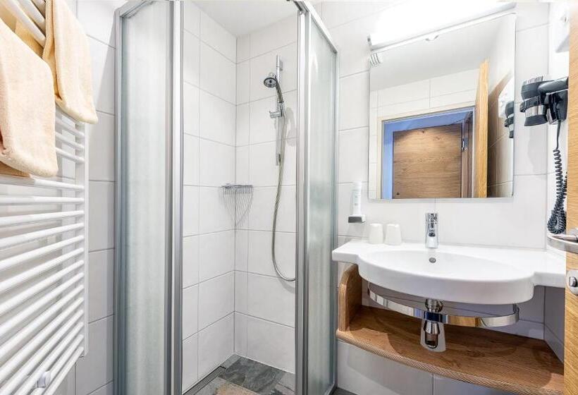 غرفة قياسية ثلاثية مزودة بشرفة, Garni Siegmundshof   Inclusive Joker Card Im Sommer