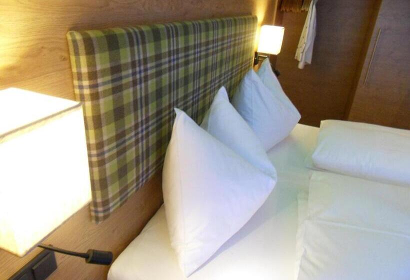 غرفة قياسية ثلاثية مزودة بشرفة, Garni Siegmundshof   Inclusive Joker Card Im Sommer