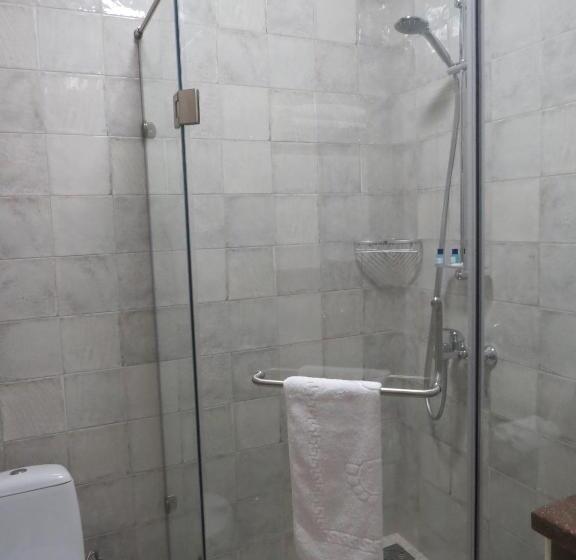 اتاق استاندارد, Luxury House