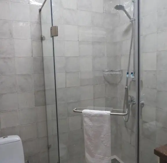 اتاق استاندارد, Luxury House