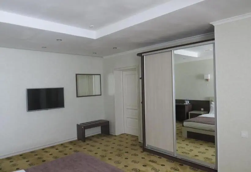 اتاق لوکس, Luxury House