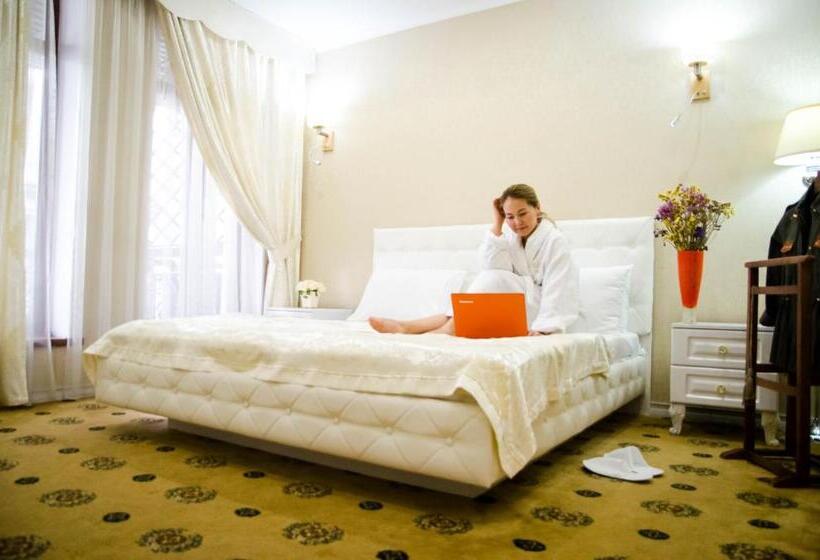 اتاق استاندارد با بالکن, Luxury House